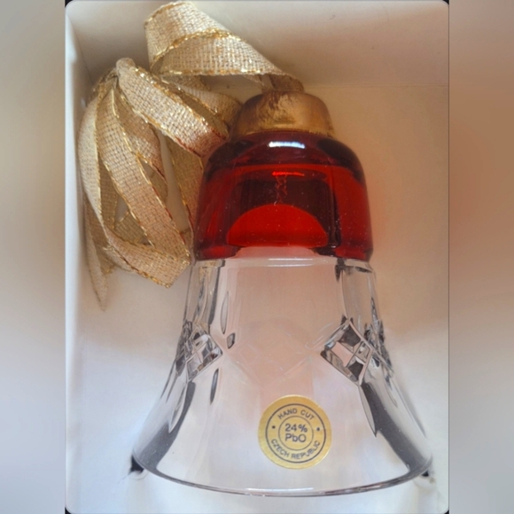 VINTAGE HAND CUT 24% PBO LEAD CRYSTAL CHRISTMAS BELL ORNAMENT ~ CZECH REPUBLIC - Picture 3 of 7